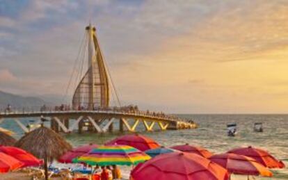 El nuevo muelle de la Playa Los Muertos, Puerto Vallarta (México), diseñado por el aquitecto mexicano Jesus Torres Vega.