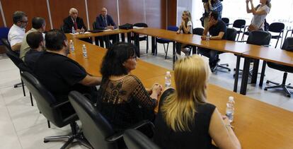 Los miembros del comité de empresa de Eulen durante la reunión con Marcos Peña.