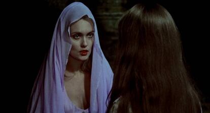 Alexandra Bastedo es Mirkala, la perversa vampiresa de 'La novia ensangrentada'.