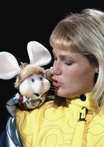 Xuxa con Topo Gigio durante un ‘show’ televisivo en España.