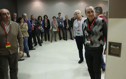 Iñaki Arriola, a la derecha, durante el congreso que ha celebrado el PSE de Gipuzkoa en San Sebastián.