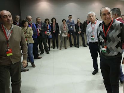 Iñaki Arriola, a la derecha, durante el congreso que ha celebrado el PSE de Gipuzkoa en San Sebastián.