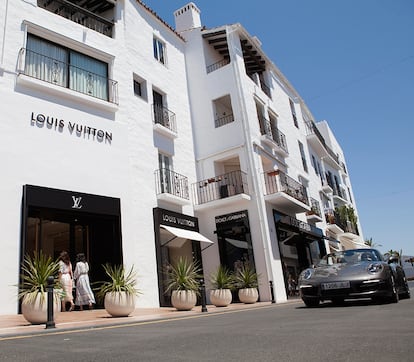 Una tienda de Louis Vuitton en Puerto Banús.