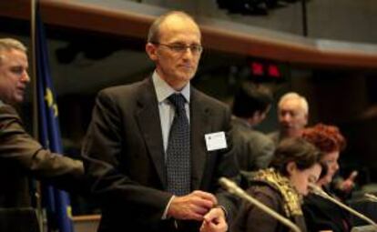 El italiano Andrea Enria, durante una audiencia de la Comisión de Asuntos Económicos y Monetarios del Parlamento Europeo, en Bruselas (Bélgica). EFE/Archivo