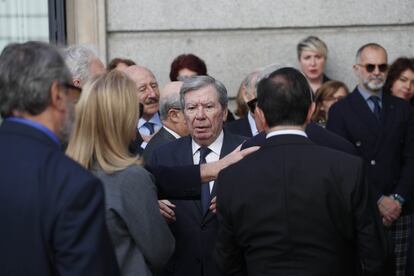 José Luis Corcuera (centro), exministro socialista, este sábado en el Congreso.