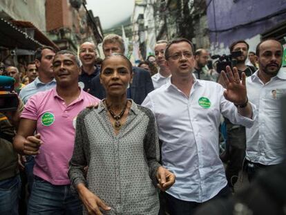 Marina, acompanhada de seu vice Beto Albuquerque e Rom&aacute;rio.