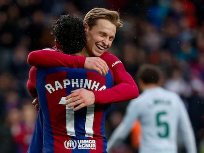 Raphinha y De Jong celebran uno de los goles del Barcelona ante el Getafe.