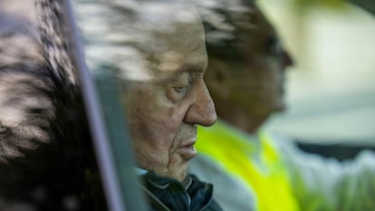 El rey emérito Juan Carlos I abandona el aeropuerto de Vigo, el pasado 28 de enero.