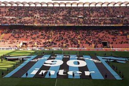 Aspecto del estadio de San Siro con motivo del 90 aniversario de la fundación del Inter de Milán.