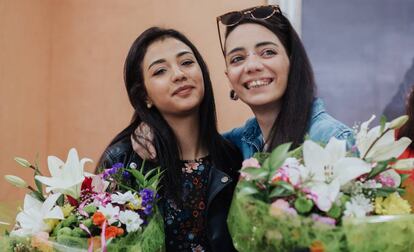 María Jimena Rico y, a la izquierda, su novia Shaza Ismail, el pasado 2 de mayo en Torrox (Málaga).