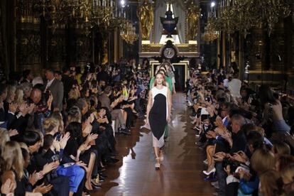 Panor&aacute;mica del desfile de la colecci&oacute;n de Stella McCartney para la pr&oacute;xima temporada de primavera / verano 2013.