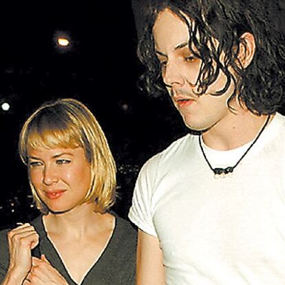 La acriz Renée Zellwegger y Jack White, el cantante del grupo White Stripes, en una imagen de 2003.