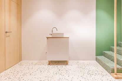 La Comunal shop, un diseño
de Supernormal con Mosaista formato 70x70x2,5cm.
