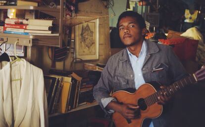 BENJAMIN BOOKER. Si su nombre no te suena, ponte ‘Violent Shiver’ y rápidamente recordarás que alguna vez la has bailado. A simple vista, este chico nacido en Virginia podría protagonizar alguna peli sobre el nacimiento de Nueva Orleans; y en cuanto a su sonido, ha conseguido reunir toda la esencia americana: blues, boogie, soul y mucho garaje.