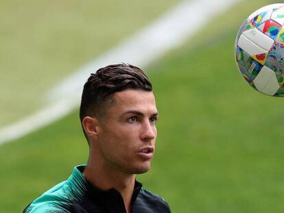 Cristiano Ronaldo, en un entrenamiento de la selección portuguesa, el pasado lunes.