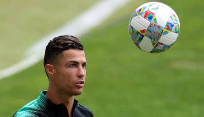 Cristiano Ronaldo, en un entrenamiento de la selección portuguesa, el pasado lunes.