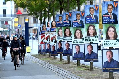 Publicidad de la campaña electoral de varios partidos en Copenhague, el 24 de octubre. 