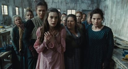 A scene from the new movie, which is directed by Tom Hooper and stars Anne Hathaway (c).