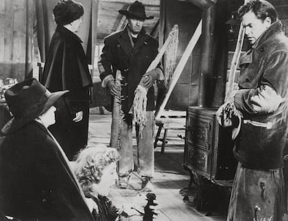 John Wayne y Jeffrey Hunter, en una imagen de 'Centauros del desierto' (1956), de John Ford.