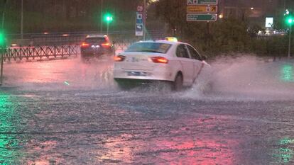 Imagen de una fuerte tormenta que provocó inundaciones en las calles de Madrid en 2019.