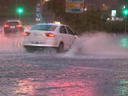 Imagen de una fuerte tormenta que provocó inundaciones en las calles de Madrid en 2019.