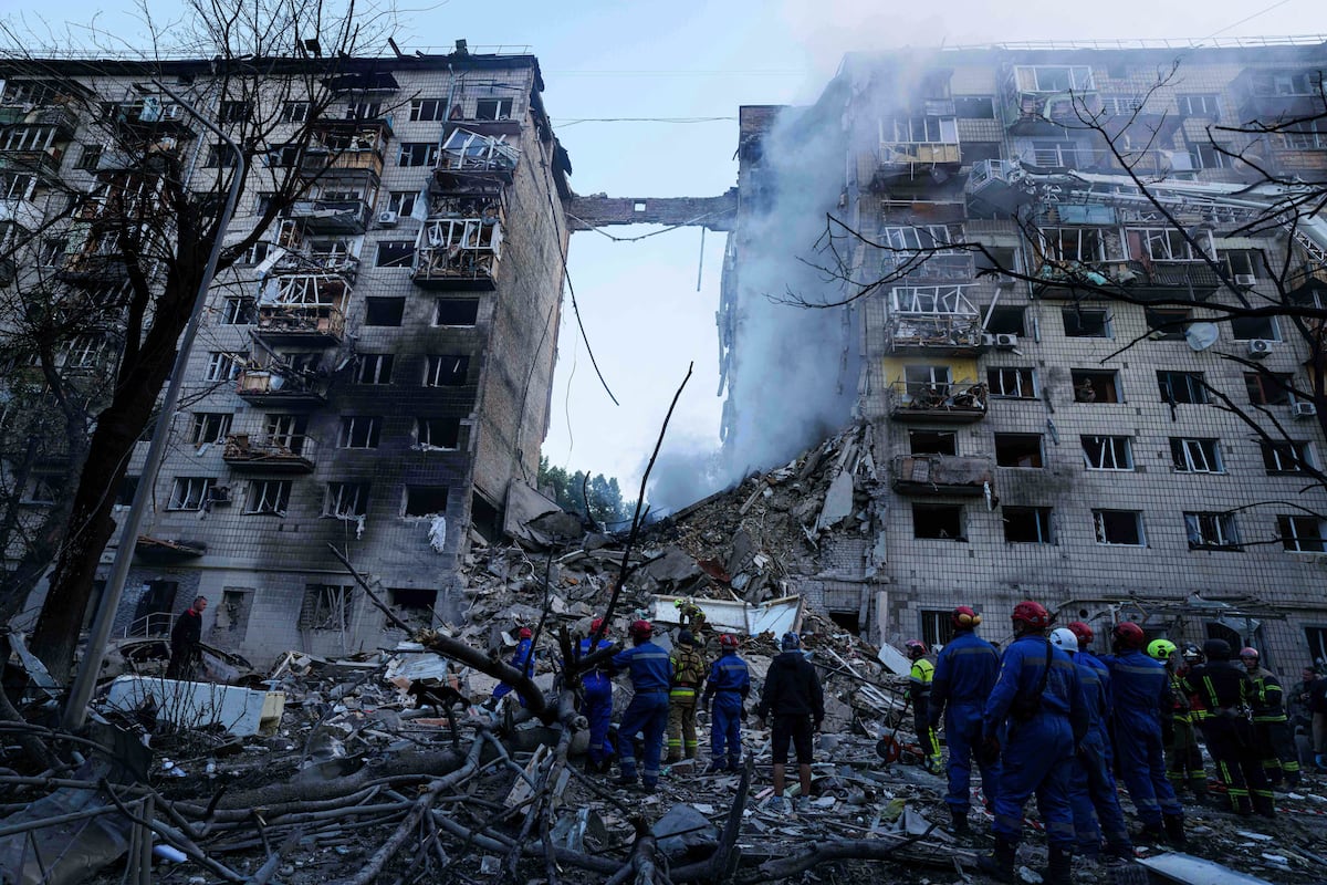 Al menos 10 muertos y más de un centenar de heridos en uno de los mayores ataques rusos sobre Kiev
