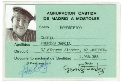 Documento que acreditaba a Gloria Fuertes como socia de honor de la Agrupación Castiza de Madrid a Móstoles.