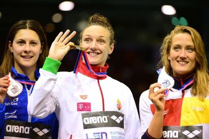 Willmott, Hosszu y Belmonte, con sus respectivas medallas.