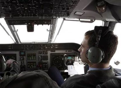 El heredero de la Corona, en el asiento del copiloto durante el vuelo.