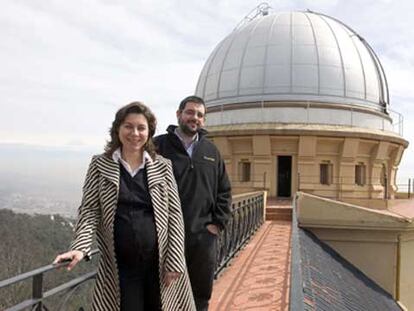 Giulio Ruffini, director de Starlab, y Ana Maiques, responsable de Star2Earth, en el Observatorio Fabra.