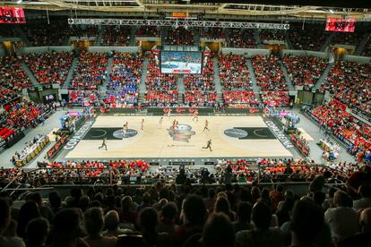 Aspecto que presentan las gradas del Pabellón Príncipe Felipe de Zaragoza durante el encuentro de semifinales de Copa de la Reina entre Casademont Zaragoza y Valencia Basket, este sábado.