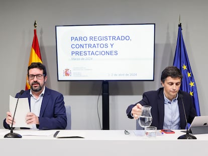 El secretario de Estado de Empleo y Economía Social, Joaquín Pérez Rey (i) y el de Seguridad Social y Pensiones, Borja Suárez (d), durante la rueda de prensa ofrecida este martes.