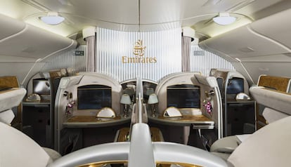 Cabina de primera clase del A380-800 de Emirates Airlines.
