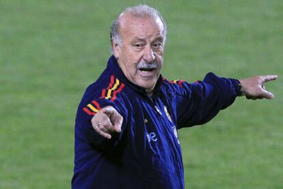 Del Bosque, en un entrenamiento en Praga.