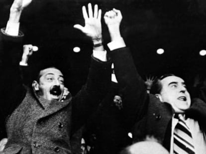 Videla (centro) y otros miembros de la junta militar celebran un gol de la selecci&oacute;n argentina en el Mundial de 1978.