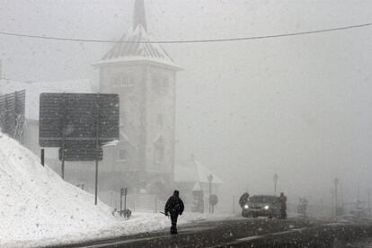 Vista del puerto de Pajares durante la nevada caída el 14 de enero.