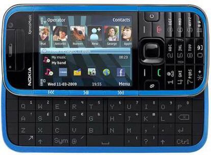 El Nokia 5730 es el primero de la familia Xpress Music con teclaado 'qwerty' completo.