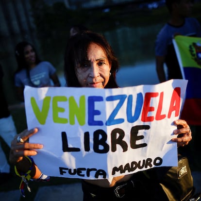 Venezuelan citizens take part in a protest against the electoral results that awarded Venezuela's President Nicolas Maduro a third term and to ask the Brazilian government to support democracy, in front of Itamaraty Palace in Brasilia, Brazil August 1, 2024. REUTERS/Adriano Machado