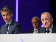 El consejero delegado de ACS, Juan Santamaría, junto al presidente del grupo, Florentino Pérez, durante una junta de accionistas.