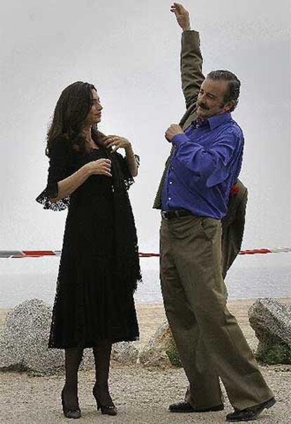 Juan Diego y Ángela Molina, en el rodaje de <i>El triunfo.</i>
