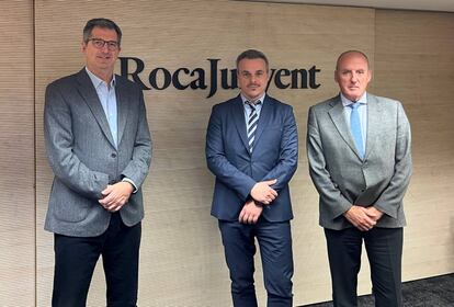 Joan Roca, presidente ejecutivo de Rocajunyent, Albert Martínez, nuevo socio del equipo de Derecho Laboral en Girona, y Josep Pujolràs, responsable de la oficina de Girona.