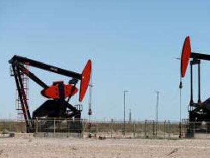 El petróleo Brent baja un 5% por las prolongadas restricciones por el Covid en China