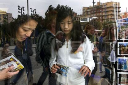 Turistas en la Sagrada Familia en Barcelona.