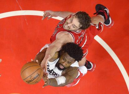 DeAndre Jordan y Pau Gasol.