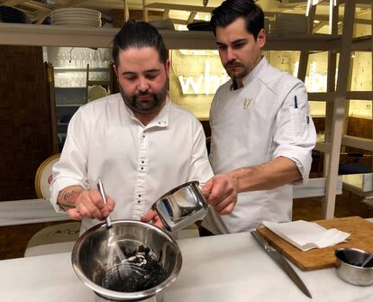 MONTANDO LA SALSA DE CALAMAR AL BAÑO MARÍA / CAPEL 