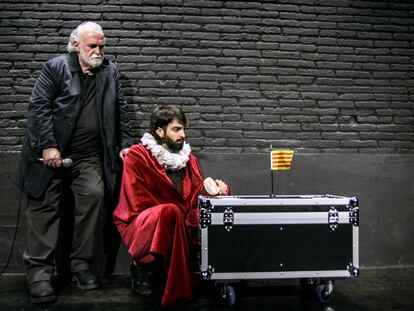 Andreu Benito i Àlex Fons, en l'adaptació de 'L'home de teatre' que dirigeix Àlex Rigola, a una imatge cedida pel Heartbreak Hotel.