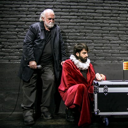 Andreu Benito i Àlex Fons, en l'adaptació de 'L'home de teatre' que dirige Àlex Rigola, a una imatge cedida pel Heartbreak Hotel.