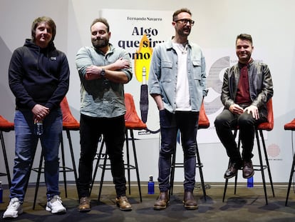 Jaime Gandía, Antonio Cabrera, Juan Carlos Gómez y José Marin, los integrantes del grupo Supersubmarina durante la presentación del libro 'Algo que sirva como luz', este jueves en Madrid.