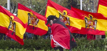Banderas anticonstitucionales en el pasado Día de la Hispanidad en Montjuïc (Barcelona).
