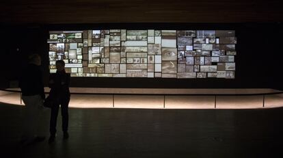 Mosaico audiovisual situado en la primera sala del museo, reabierto en 2014 tras seis años de obras y dos de cierre total al público. La reforma adaptó la exposición permanente al siglo XXI, el montaje anterior era de los setenta.